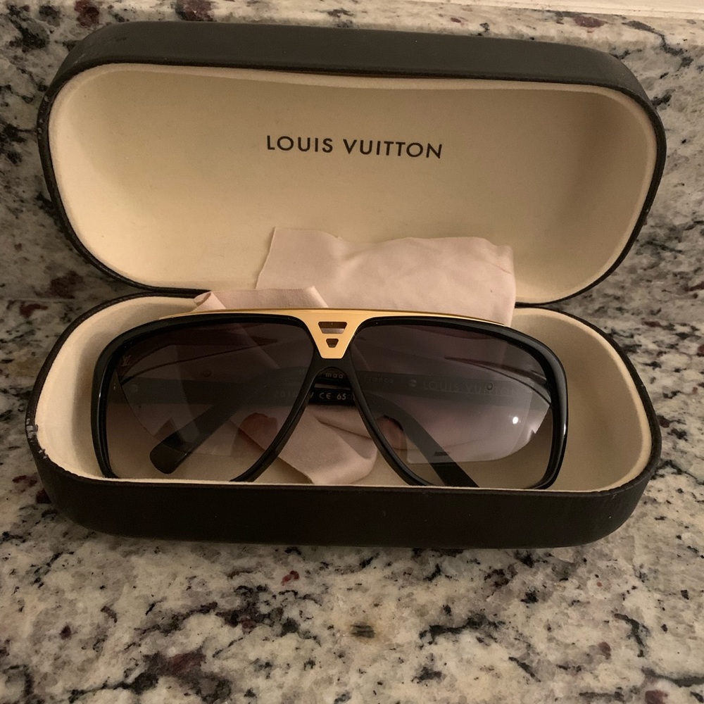 LOUIS VUITTON
“Evidence” Sunglasses - Black